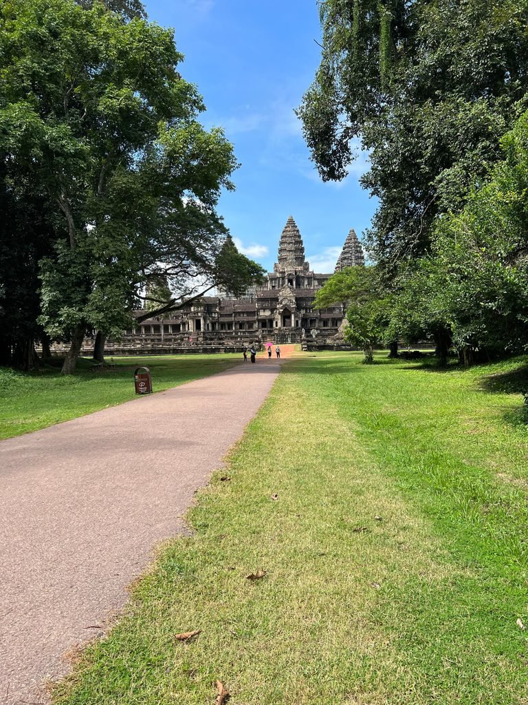 Cambodia Tour Package from Kochi 3 pexels aylin alpbaz ogutcu 1065026187 29536628 1 768x1024 1
